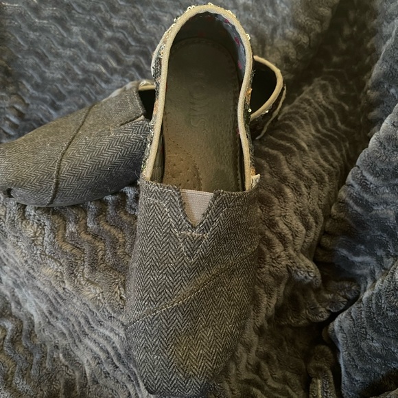 TOMS Herringbone flannel and sequin upper. - Picture 4 of 6